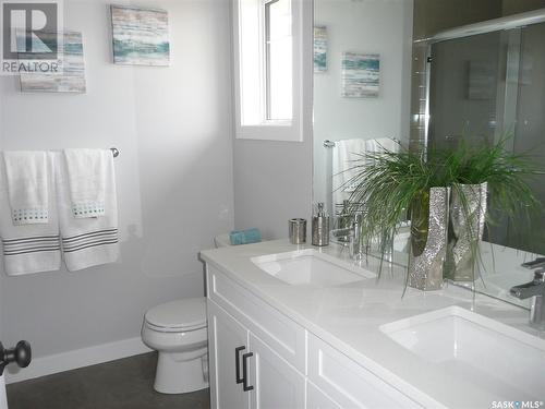 321 Brighton Boulevard, Saskatoon, SK - Indoor Photo Showing Bathroom