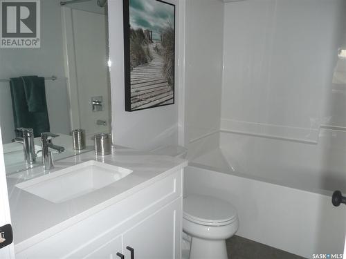 321 Brighton Boulevard, Saskatoon, SK - Indoor Photo Showing Bathroom