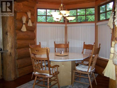 3531 Mackenzie 20 Highway, Hagensborg, BC - Indoor Photo Showing Dining Room