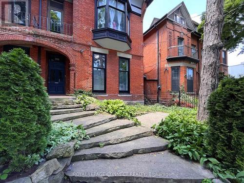 288 Sherbourne Street, Toronto, ON - Outdoor