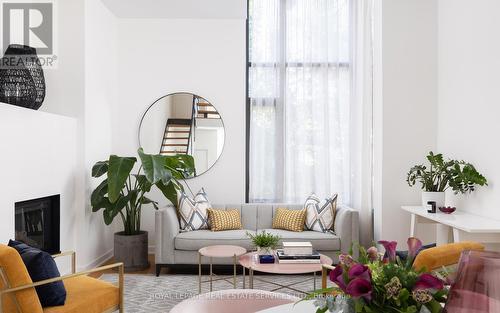 9B Gilead Place, Toronto (Moss Park), ON - Indoor Photo Showing Living Room