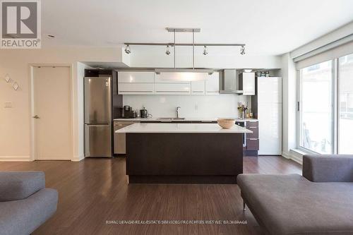 702 - 205 Frederick Street, Toronto, ON - Indoor Photo Showing Kitchen