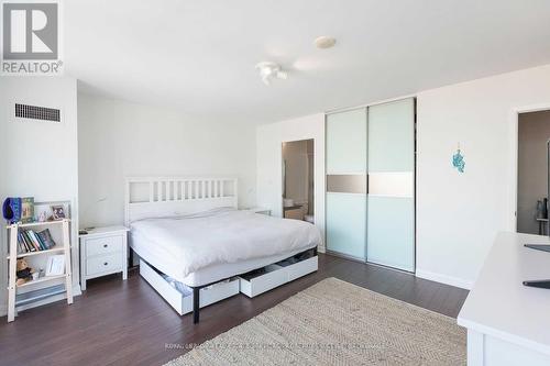 702 - 205 Frederick Street, Toronto, ON - Indoor Photo Showing Bedroom