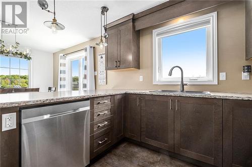 4152 Roger Stevens Drive, Smiths Falls, ON - Indoor Photo Showing Kitchen With Upgraded Kitchen