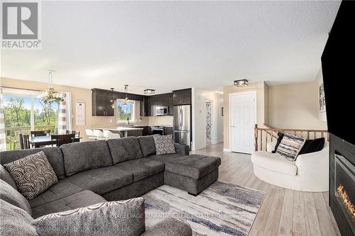 4152 Roger Stevens Drive, Montague, ON - Indoor Photo Showing Living Room