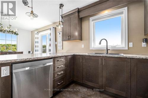 4152 Roger Stevens Drive, Montague, ON - Indoor Photo Showing Kitchen With Upgraded Kitchen