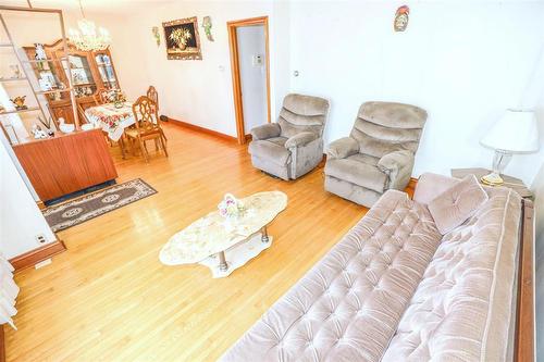 1119 Ashburn Street, Winnipeg, MB - Indoor Photo Showing Living Room