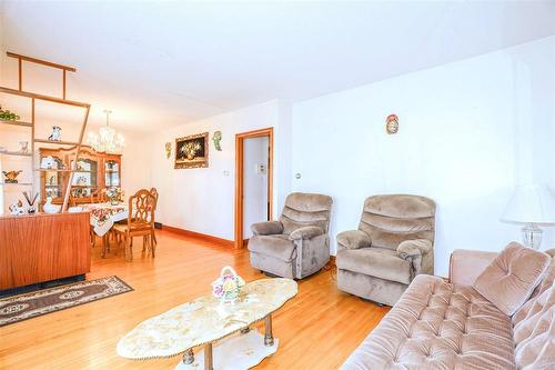 1119 Ashburn Street, Winnipeg, MB - Indoor Photo Showing Living Room