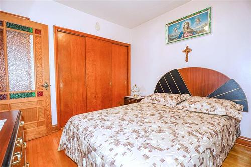 1119 Ashburn Street, Winnipeg, MB - Indoor Photo Showing Bedroom