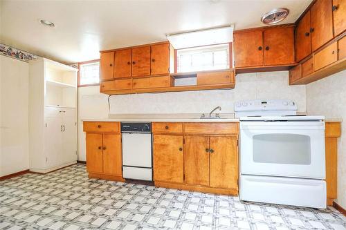 1119 Ashburn Street, Winnipeg, MB - Indoor Photo Showing Kitchen