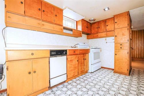 1119 Ashburn Street, Winnipeg, MB - Indoor Photo Showing Kitchen