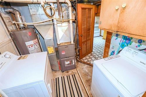 1119 Ashburn Street, Winnipeg, MB - Indoor Photo Showing Laundry Room