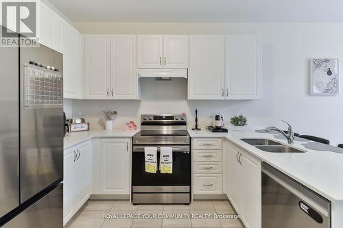 2173 Grainger Loop, Innisfil, ON - Indoor Photo Showing Kitchen With Double Sink