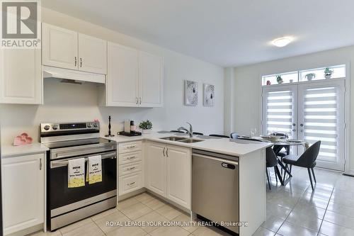 2173 Grainger Loop, Innisfil, ON - Indoor Photo Showing Kitchen With Double Sink