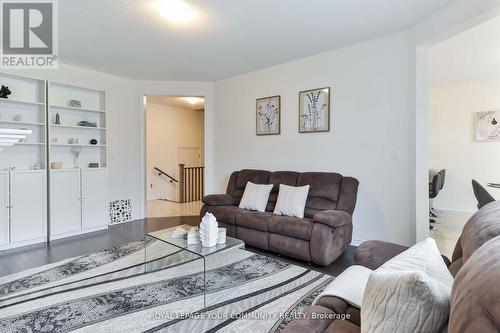 2173 Grainger Loop, Innisfil, ON - Indoor Photo Showing Living Room