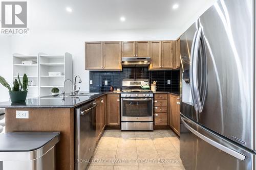 79 Mander Place N, Milton (Scott), ON - Indoor Photo Showing Kitchen With Stainless Steel Kitchen With Upgraded Kitchen