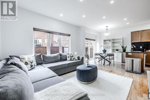 79 Mander Place N, Milton (Scott), ON - Indoor Photo Showing Living Room