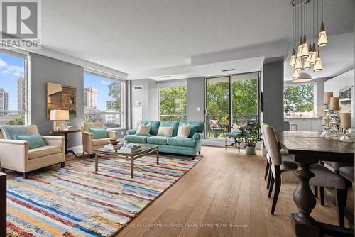 306 - 47 St Clair Avenue W, Toronto (Yonge-St. Clair), ON - Indoor Photo Showing Living Room