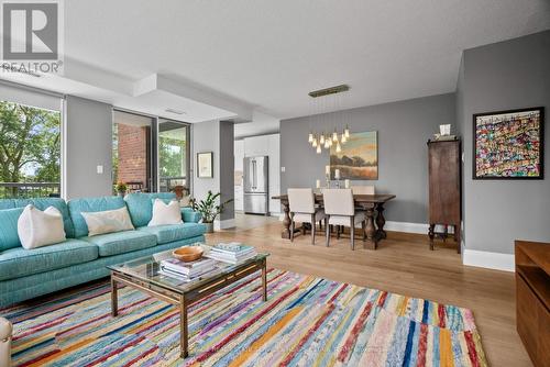 306 - 47 St Clair Avenue W, Toronto (Yonge-St. Clair), ON - Indoor Photo Showing Living Room