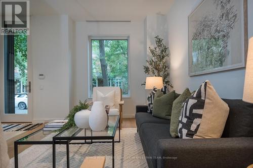 30 Shaftesbury Avenue, Toronto (Rosedale-Moore Park), ON - Indoor Photo Showing Living Room