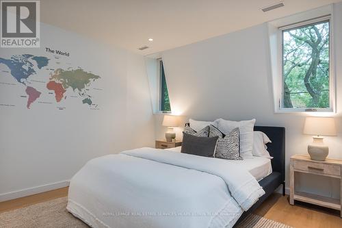 30 Shaftesbury Avenue, Toronto (Rosedale-Moore Park), ON - Indoor Photo Showing Bedroom