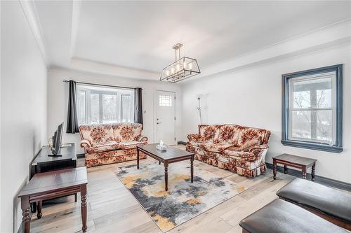 1928 Carriere Drive, St Adolphe, MB - Indoor Photo Showing Living Room