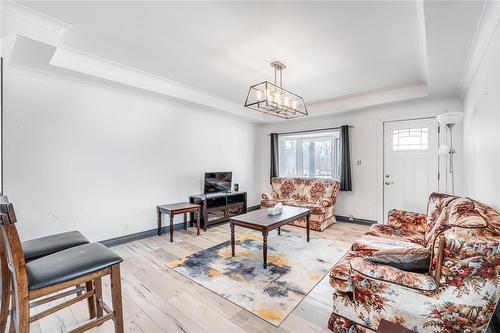 1928 Carriere Drive, St Adolphe, MB - Indoor Photo Showing Living Room