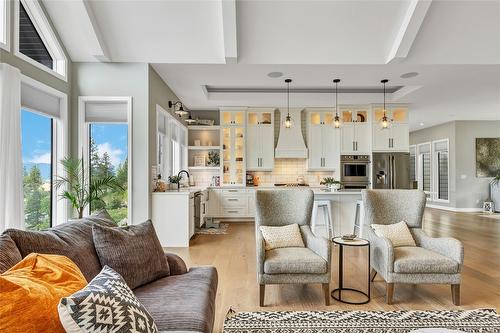 3965 Boss Creek Road, Vernon, BC - Indoor Photo Showing Living Room