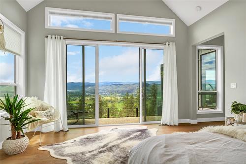 3965 Boss Creek Road, Vernon, BC - Indoor Photo Showing Bedroom