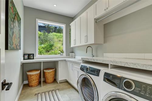 3965 Boss Creek Road, Vernon, BC - Indoor Photo Showing Laundry Room