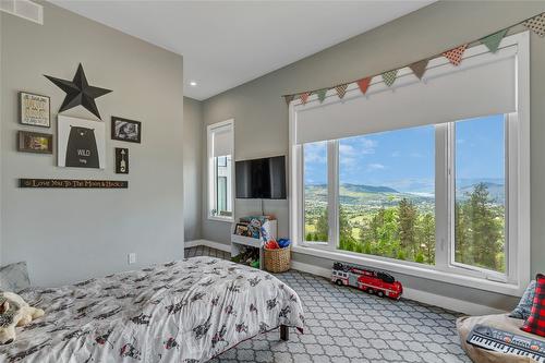 3965 Boss Creek Road, Vernon, BC - Indoor Photo Showing Bedroom