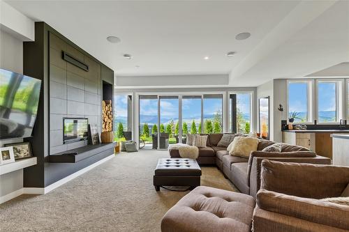 3965 Boss Creek Road, Vernon, BC - Indoor Photo Showing Living Room With Fireplace