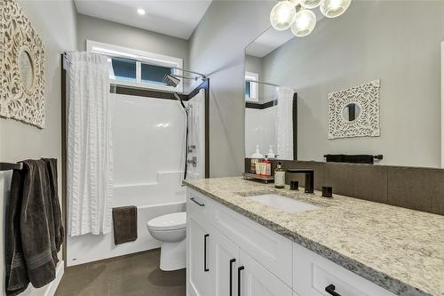 3965 Boss Creek Road, Vernon, BC - Indoor Photo Showing Bathroom