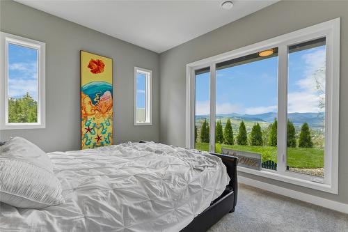 3965 Boss Creek Road, Vernon, BC - Indoor Photo Showing Bedroom