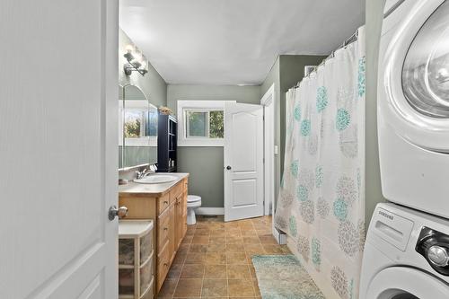 910 Okanagan Avenue, Salmon Arm, BC - Indoor Photo Showing Laundry Room