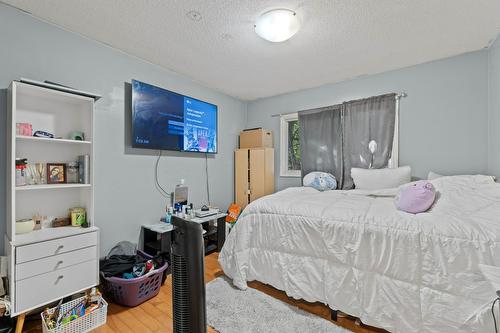 910 Okanagan Avenue, Salmon Arm, BC - Indoor Photo Showing Bedroom