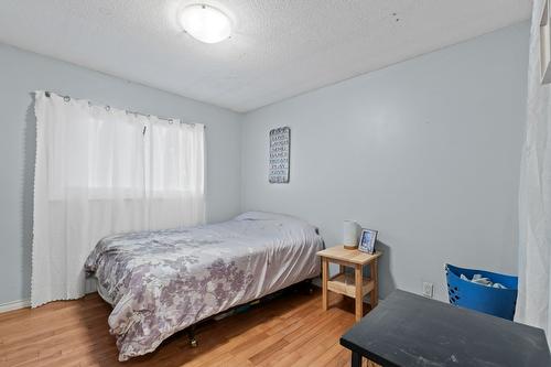 910 Okanagan Avenue, Salmon Arm, BC - Indoor Photo Showing Bedroom