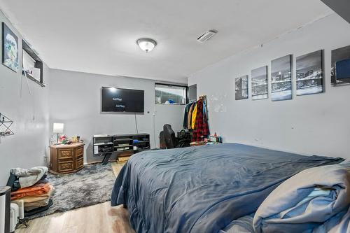 910 Okanagan Avenue, Salmon Arm, BC - Indoor Photo Showing Bedroom