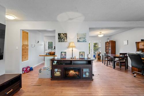 910 Okanagan Avenue, Salmon Arm, BC - Indoor