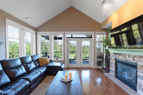 15-333 Longspoon Drive, Vernon, BC - Indoor Photo Showing Living Room With Fireplace