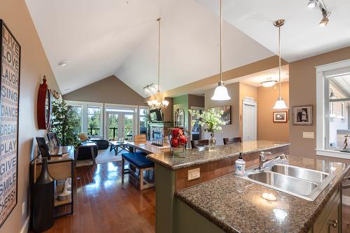 15-333 Longspoon Drive, Vernon, BC - Indoor Photo Showing Kitchen With Double Sink