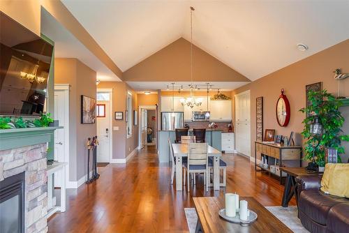 15-333 Longspoon Drive, Vernon, BC - Indoor Photo Showing Living Room With Fireplace