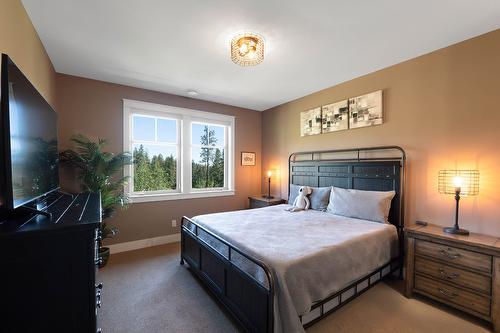 15-333 Longspoon Drive, Vernon, BC - Indoor Photo Showing Bedroom