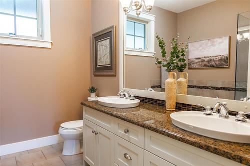 15-333 Longspoon Drive, Vernon, BC - Indoor Photo Showing Bathroom