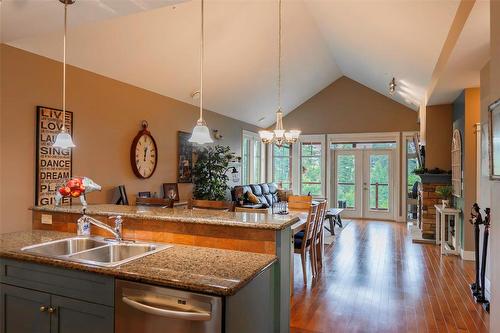 15-333 Longspoon Drive, Vernon, BC - Indoor Photo Showing Kitchen With Double Sink