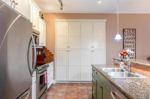 15-333 Longspoon Drive, Vernon, BC - Indoor Photo Showing Kitchen With Double Sink