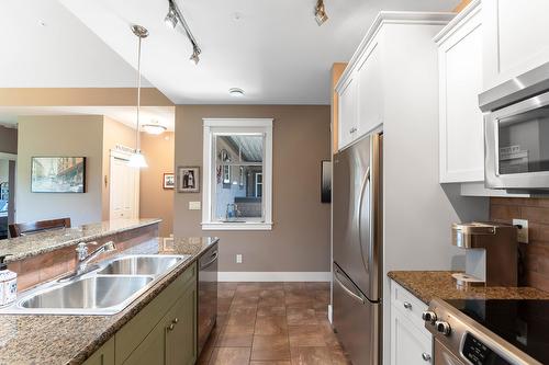 15-333 Longspoon Drive, Vernon, BC - Indoor Photo Showing Kitchen With Double Sink