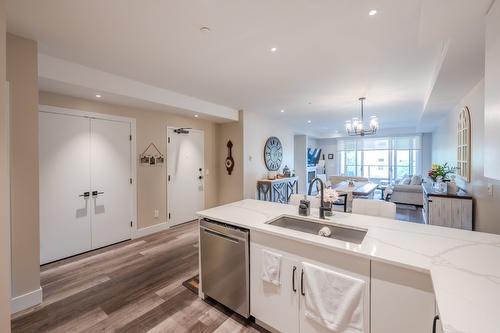 304-110 Ellis Street, Penticton, BC - Indoor Photo Showing Kitchen