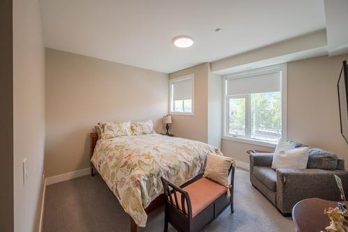 304-110 Ellis Street, Penticton, BC - Indoor Photo Showing Bedroom