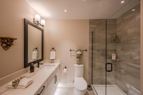 304-110 Ellis Street, Penticton, BC - Indoor Photo Showing Bathroom